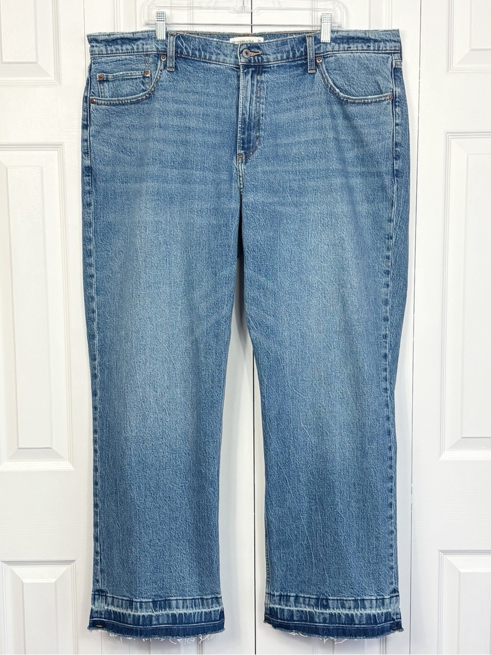 Abercrombie & Fitch Curve Love Medium Wash Denim Low Rise Baggy Jeans 34R